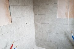 rsm-building-fully-tilling-bathroom-06